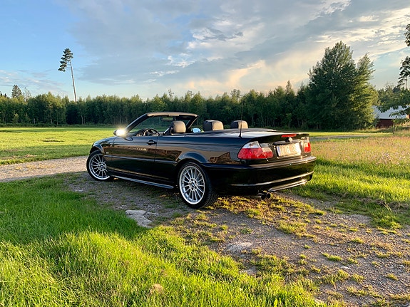 BMW 330Ci 2 of 5