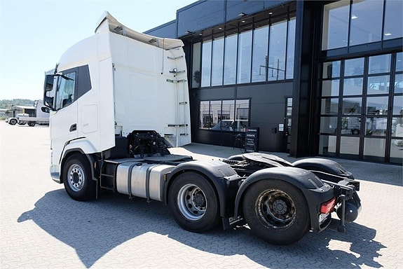 DAF XF530 FTS 6x2 2023 - välutrustad dragbil med 38 39 3 of 5