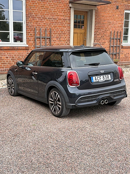MINI Cooper S 4 of 5