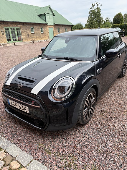 MINI Cooper S 3 of 5
