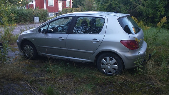 Peugeot 307 2 of 5