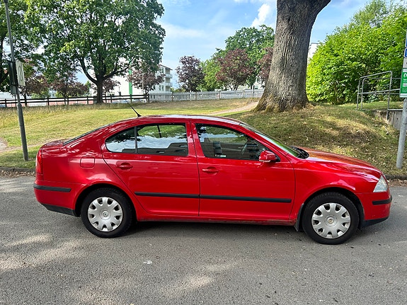 Skoda Octavia 2 of 6