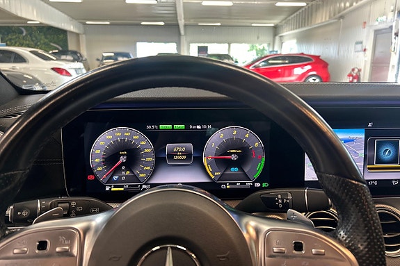 Mercedes-Benz E300 de 17 of 27