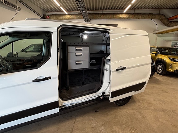 Ford Transit Connect 13 of 18