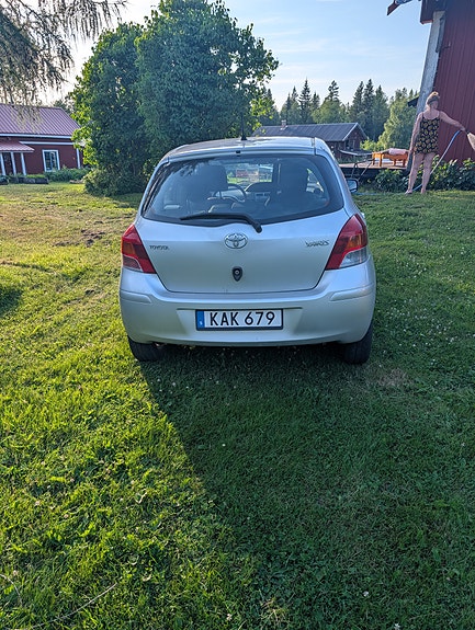 Toyota Yaris 3 of 4