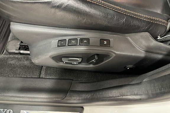 Volvo XC60 17 of 24