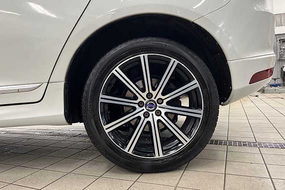 Volvo XC60 11 of 24