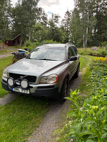 Volvo XC90 2 of 5
