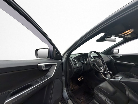Volvo XC60 10 of 30