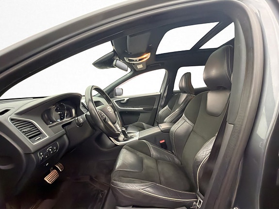 Volvo XC60 11 of 30