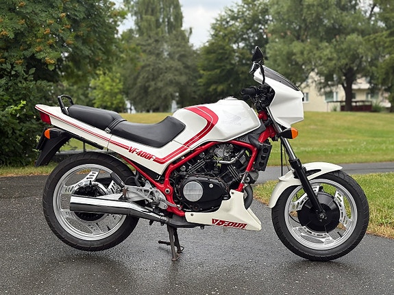 Honda VF 400 F 3 of 5