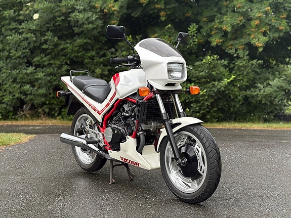Honda VF 400 F 4 of 5