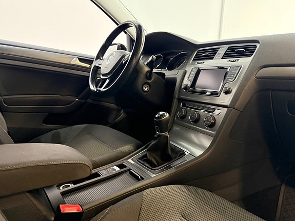 Volkswagen Golf VII 6 of 11