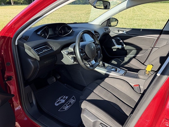 Peugeot 308 SW 10 of 11