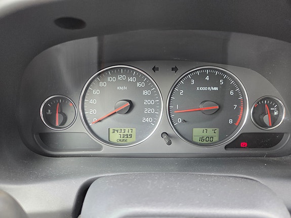 Volvo V40 2 of 6