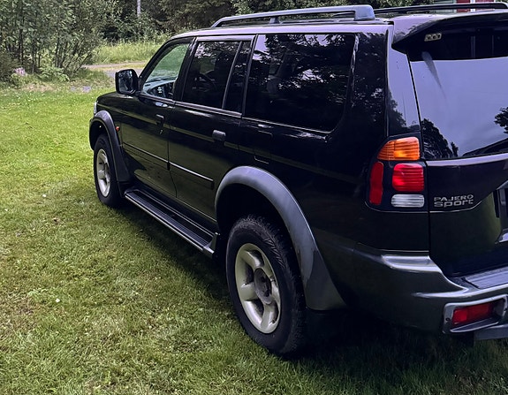 Mitsubishi Pajero Sport 2 of 5