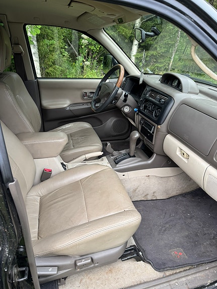 Mitsubishi Pajero Sport 3 of 5