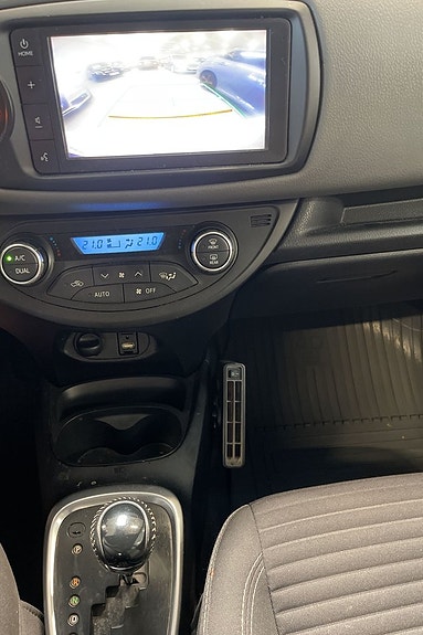Toyota Yaris 12 of 12