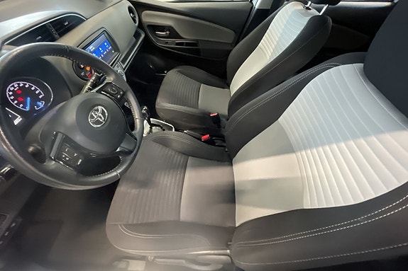 Toyota Yaris 7 of 12