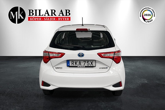 Toyota Yaris 4 of 12