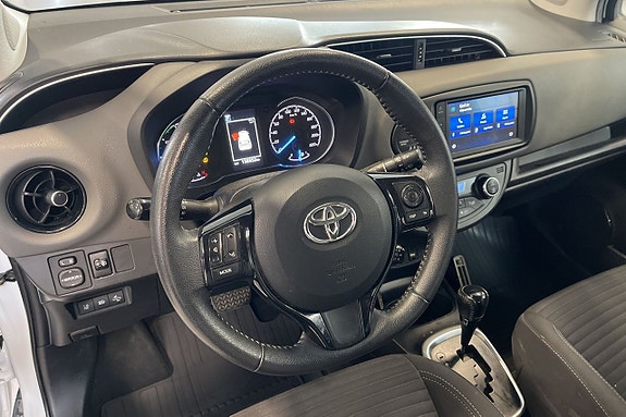 Toyota Yaris 8 of 12