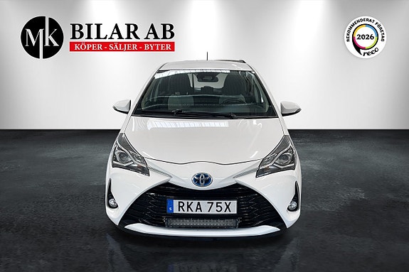 Toyota Yaris 2 of 12