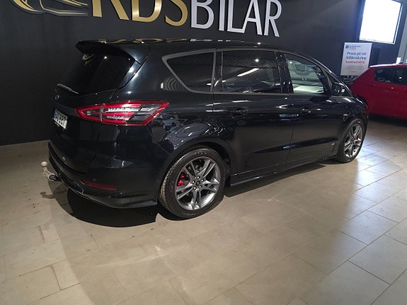 Ford S-MAX 4 of 5