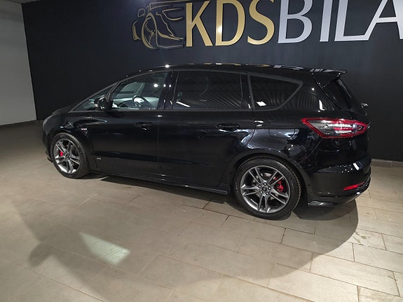Ford S-MAX 3 of 5