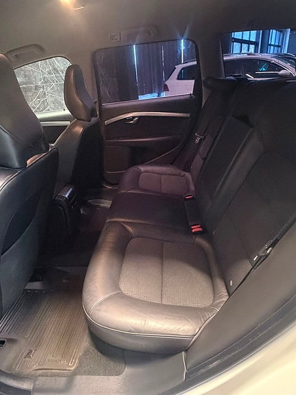 Volvo V70 13 of 19