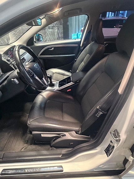 Volvo V70 12 of 19