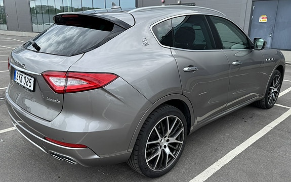 Maserati Levante 3 of 5