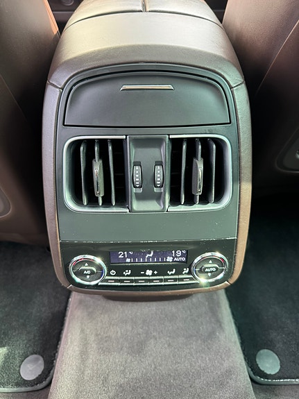 Maserati Levante 27 of 30