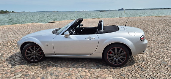 Mazda MX-5 2 of 5