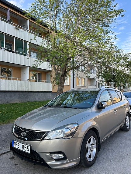 Kia Ceed 2 of 9