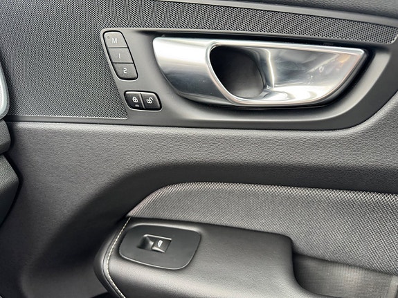 Volvo XC60 17 of 23