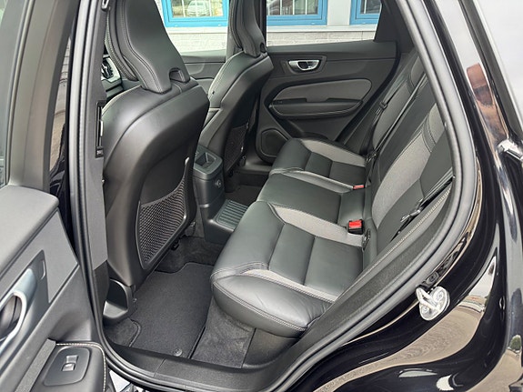 Volvo XC60 11 of 23