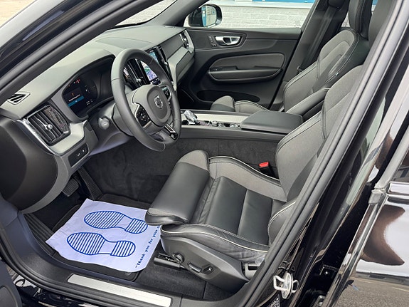Volvo XC60 10 of 23