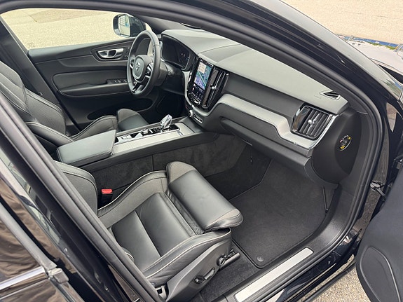 Volvo XC60 12 of 23