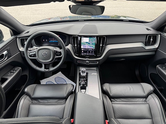 Volvo XC60 9 of 23