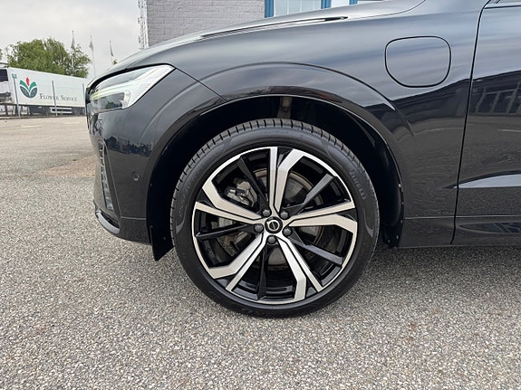 Volvo XC60 8 of 23