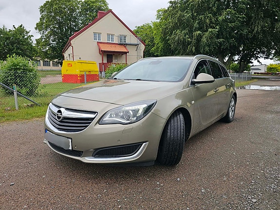 Opel Insignia 2 of 5