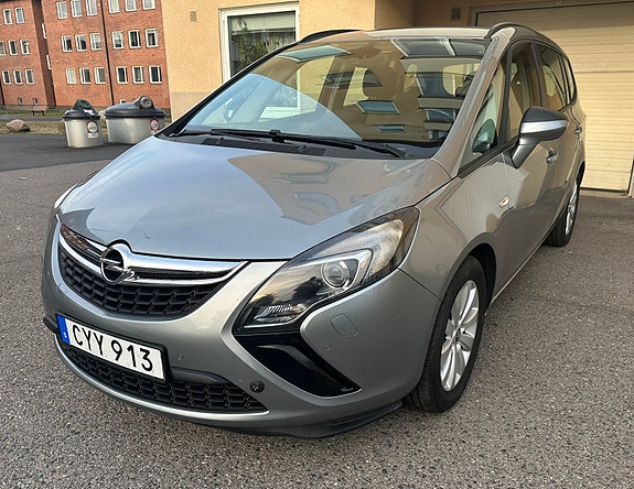 Opel Zafira Tourer 2 of 5