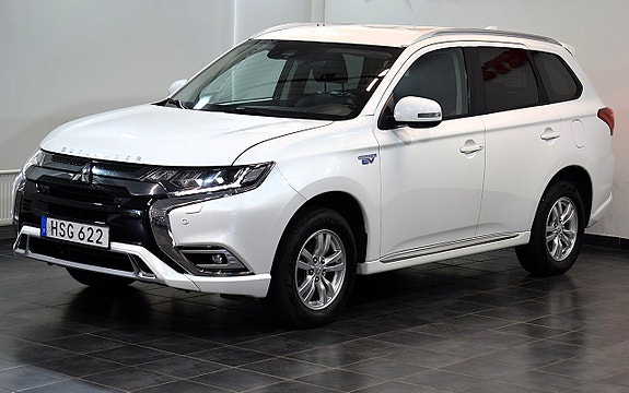 Mitsubishi Outlander 2 of 5