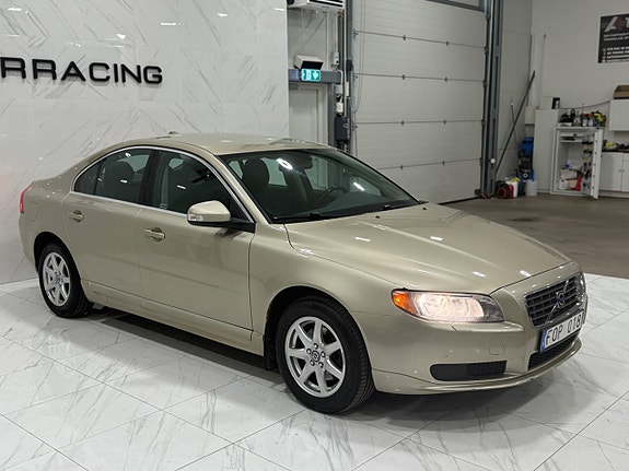 Volvo S80 3 of 5