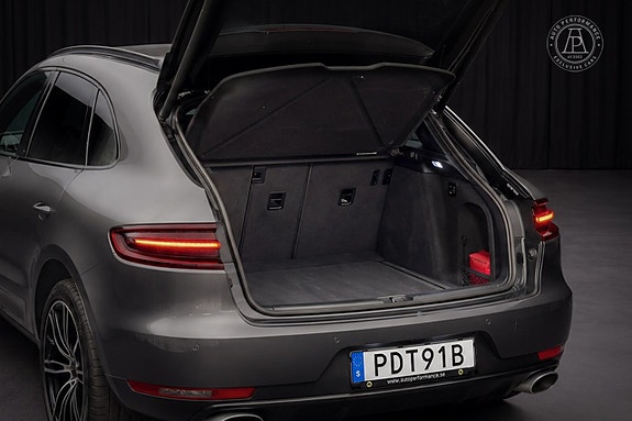 Porsche Macan Turbo 13 of 13