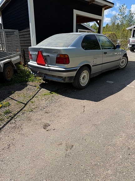 BMW 316i 4 of 5