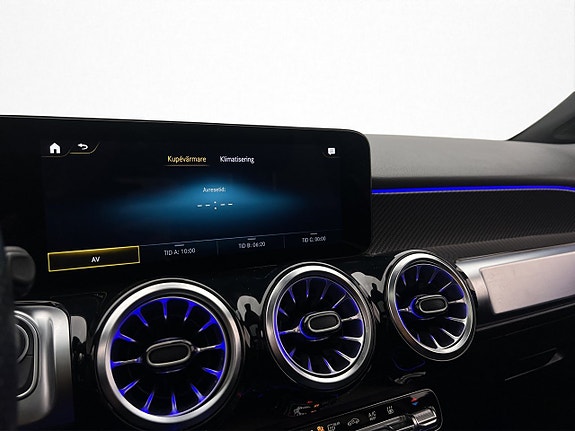 Mercedes-Benz GLB200 d 28 of 30