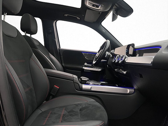 Mercedes-Benz GLB200 d 14 of 30
