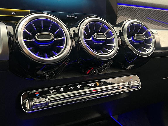 Mercedes-Benz GLB200 d 29 of 30