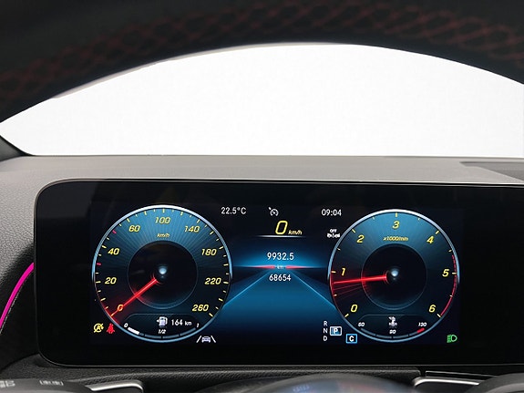 Mercedes-Benz GLB200 d 19 of 30